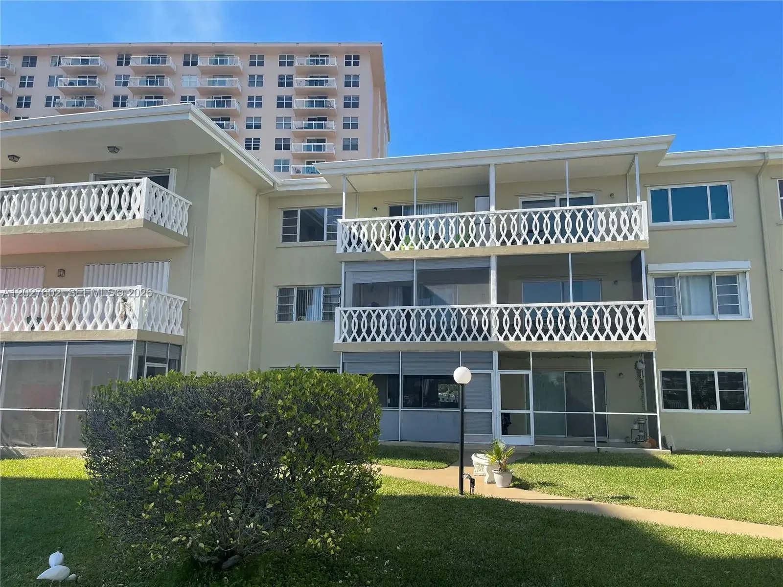 450 Golden Isles Dr # 1H, Hallandale Beach FL 33009