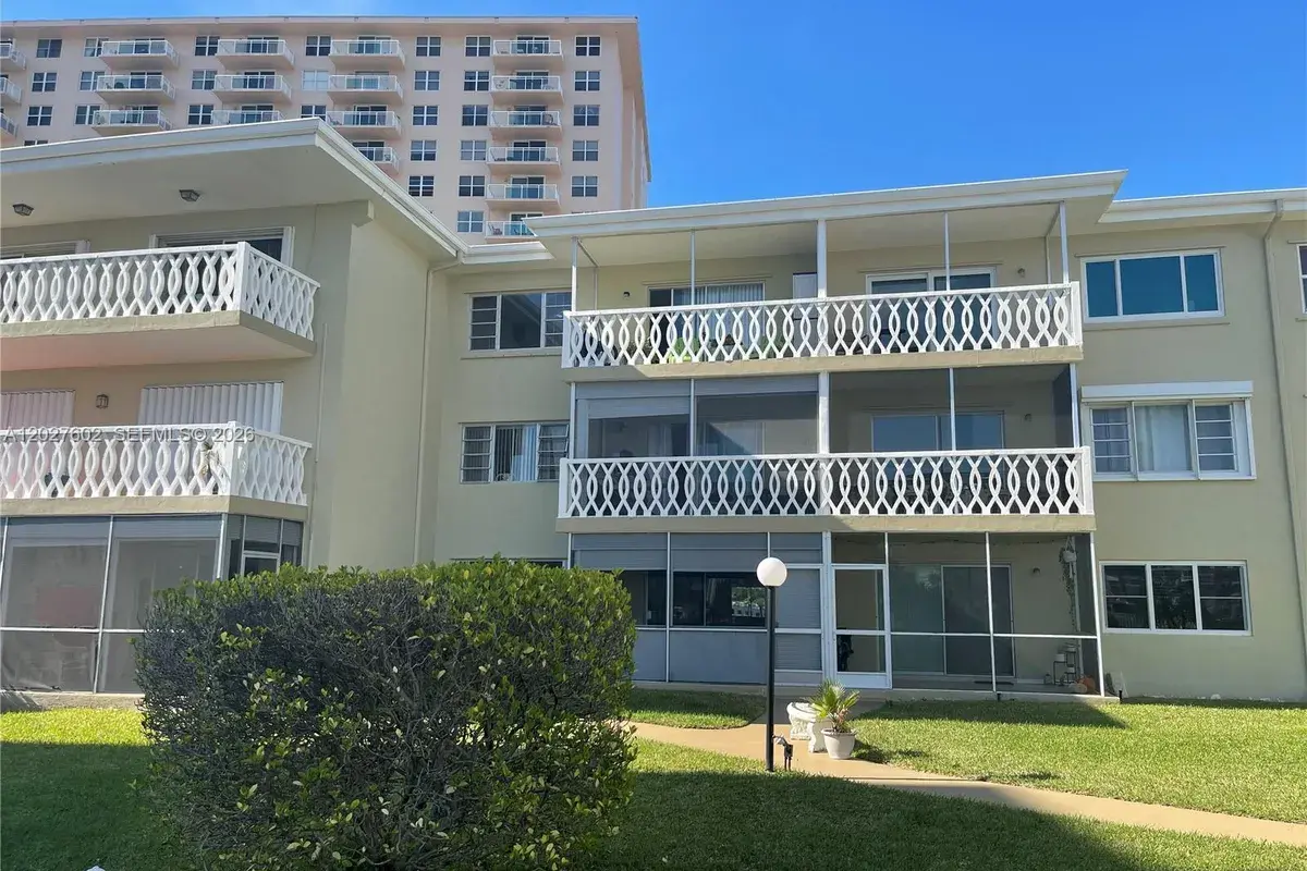 450 Golden Isles Dr # 1H, Hallandale Beach FL 33009