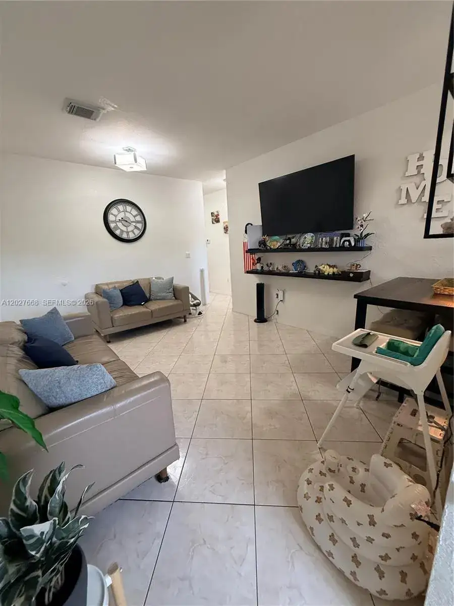 340 E 5th St # 202, Hialeah FL 33010 photo 2