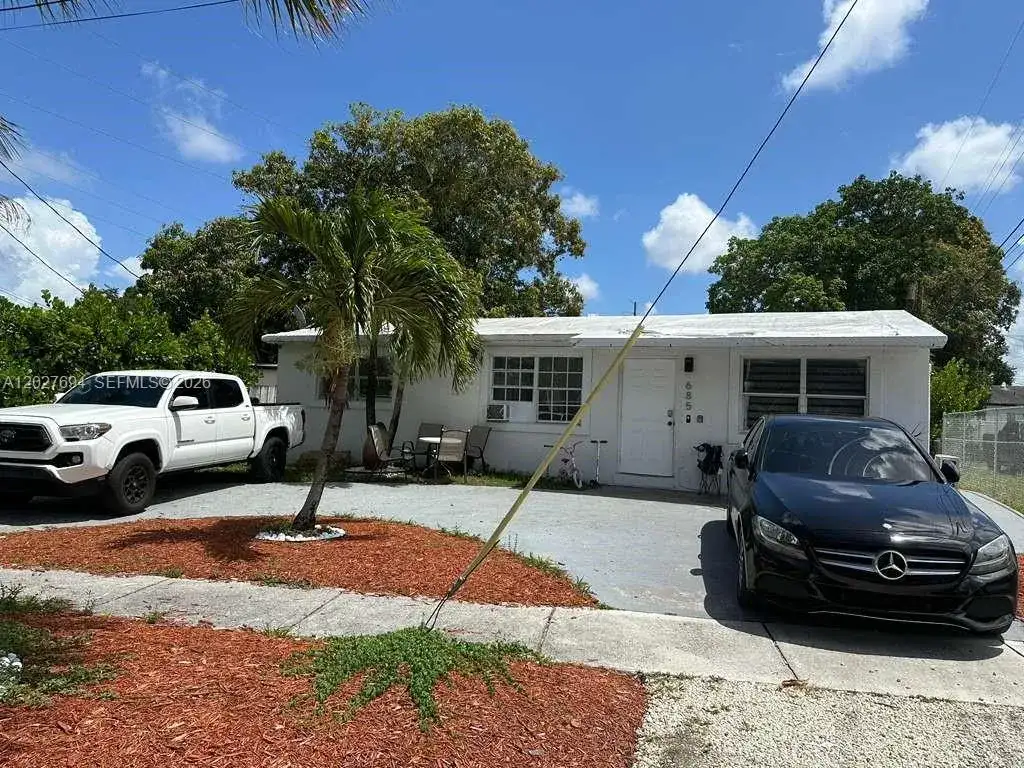 685 SW 7th Terr, Dania Beach FL 33004 photo 5