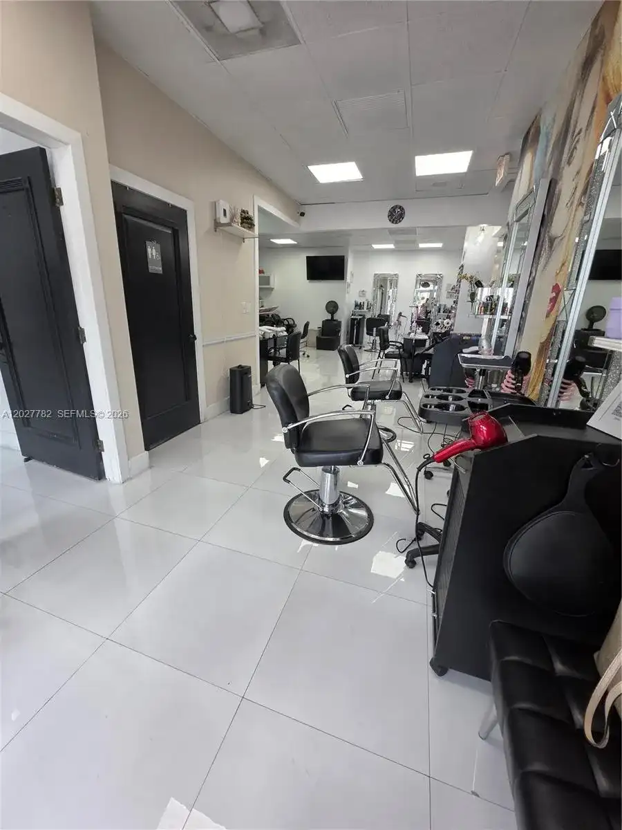 2475 NW 95th Ave, Doral FL 33172