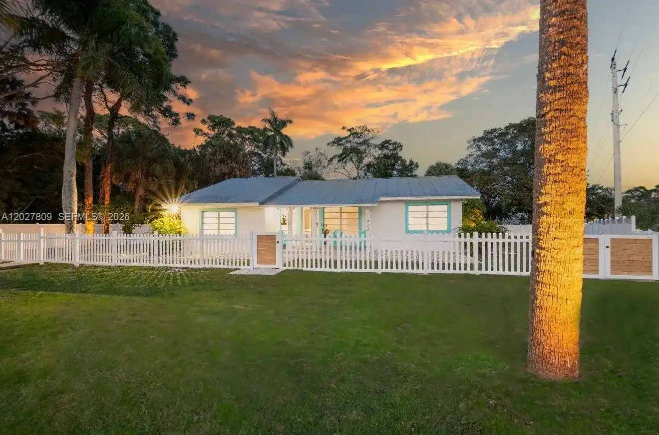 1023 SE 7th St, Stuart FL 34996
