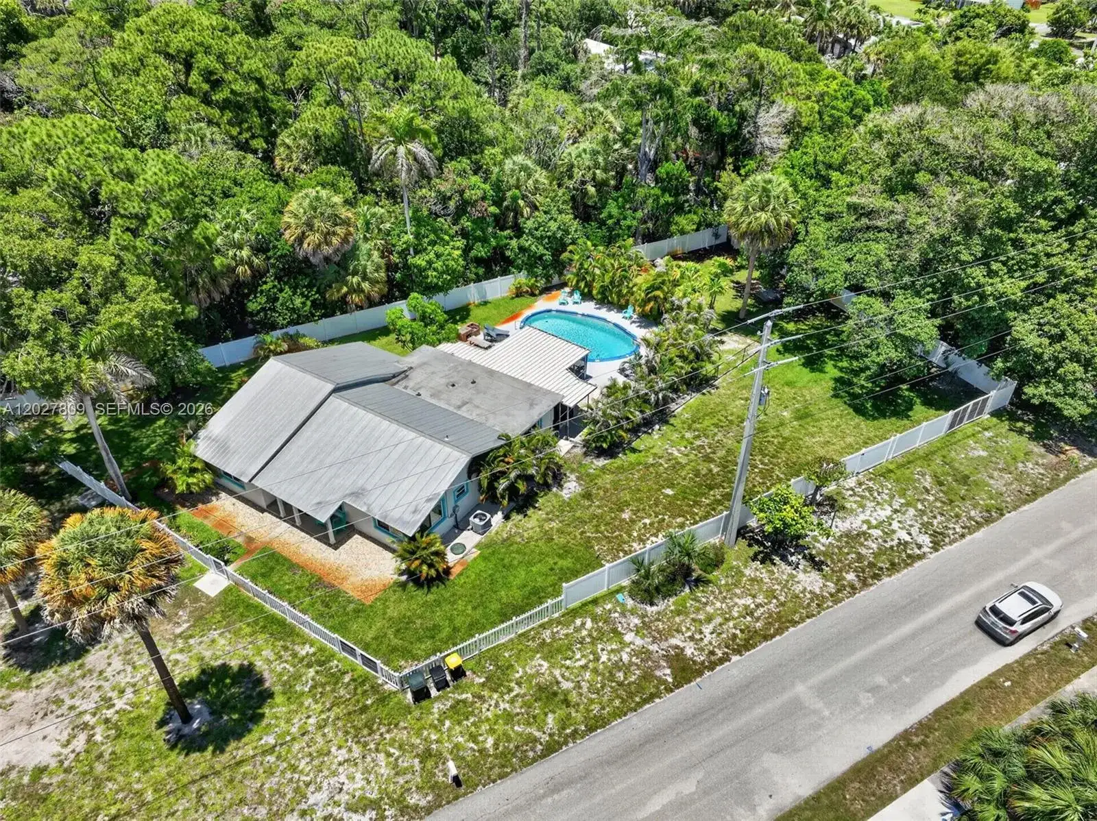 1023 SE 7th St, Stuart FL 34996 photo 3