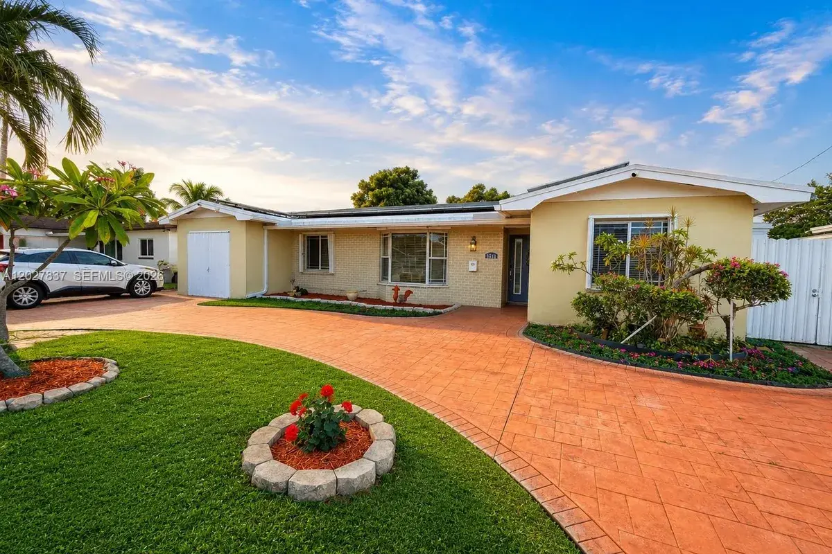 7513 Grant Ct, Hollywood FL 33024