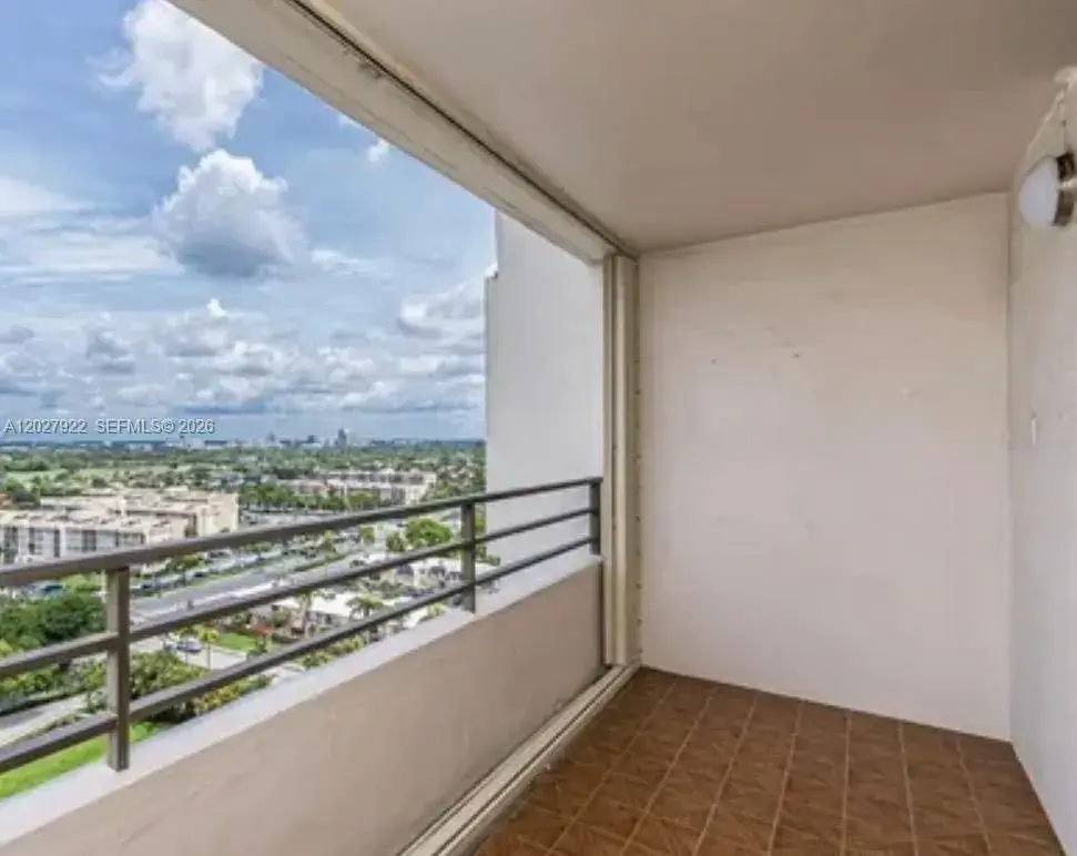 2500 Parkview Dr # 1712, Hallandale Beach FL 33009