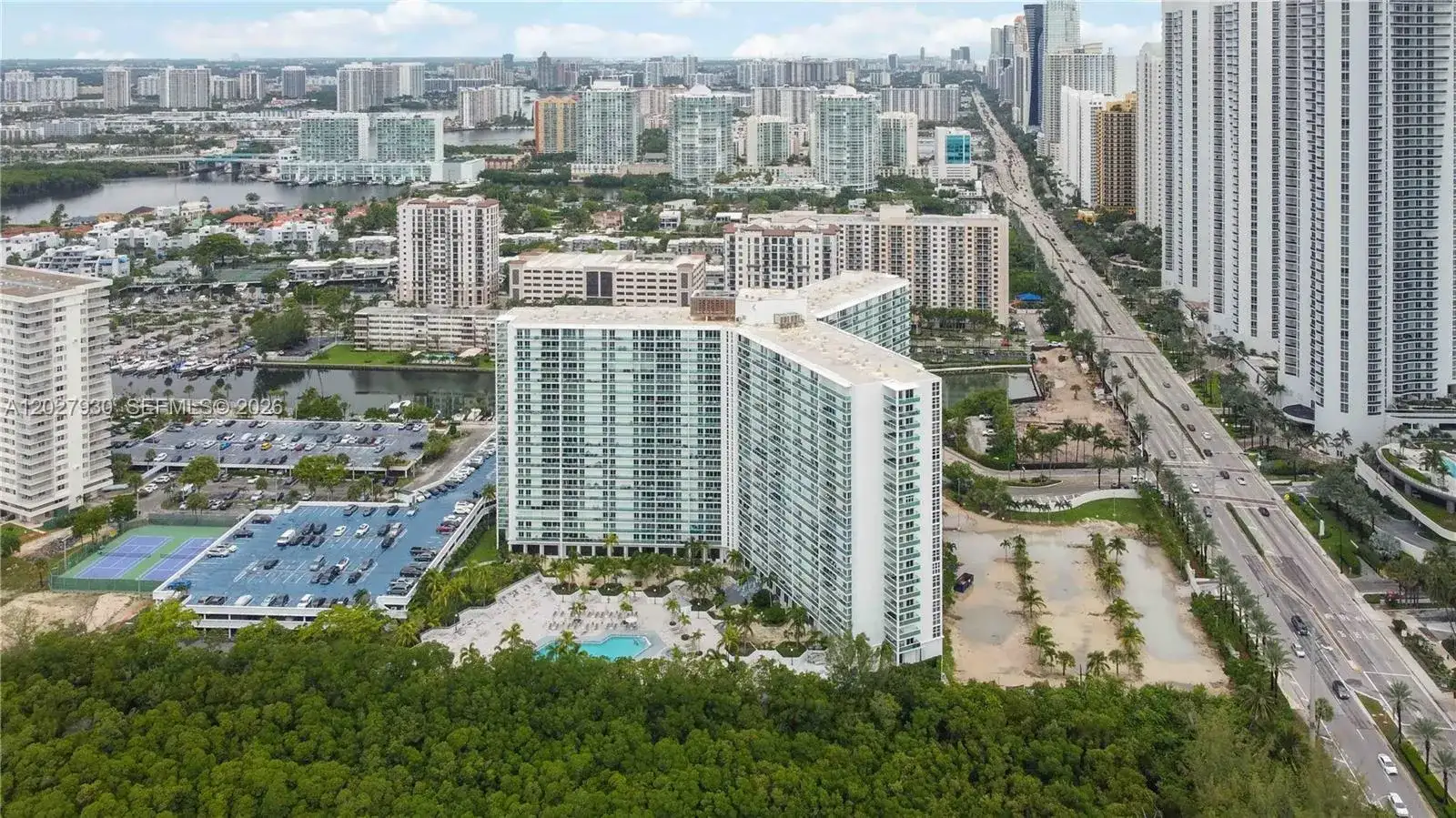 100 Bayview Dr # 2014, Sunny Isles Beach FL 33160 photo 4