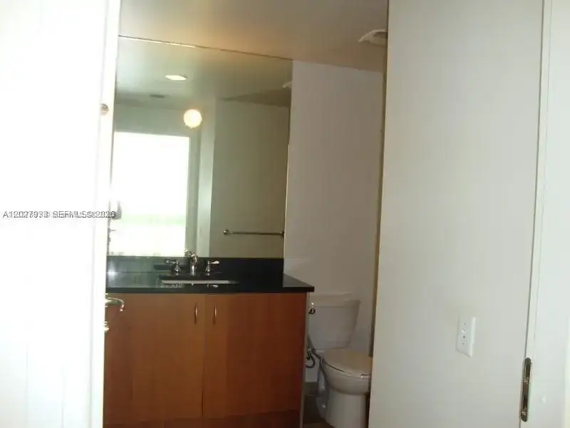 300 S Biscayne Blvd # 2909, Miami FL 33131 photo 2
