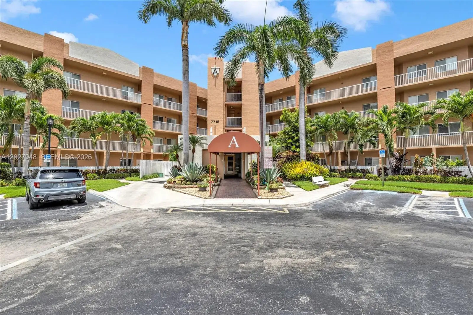 7715 Yardley Dr # 106, Tamarac FL 33321 photo 3