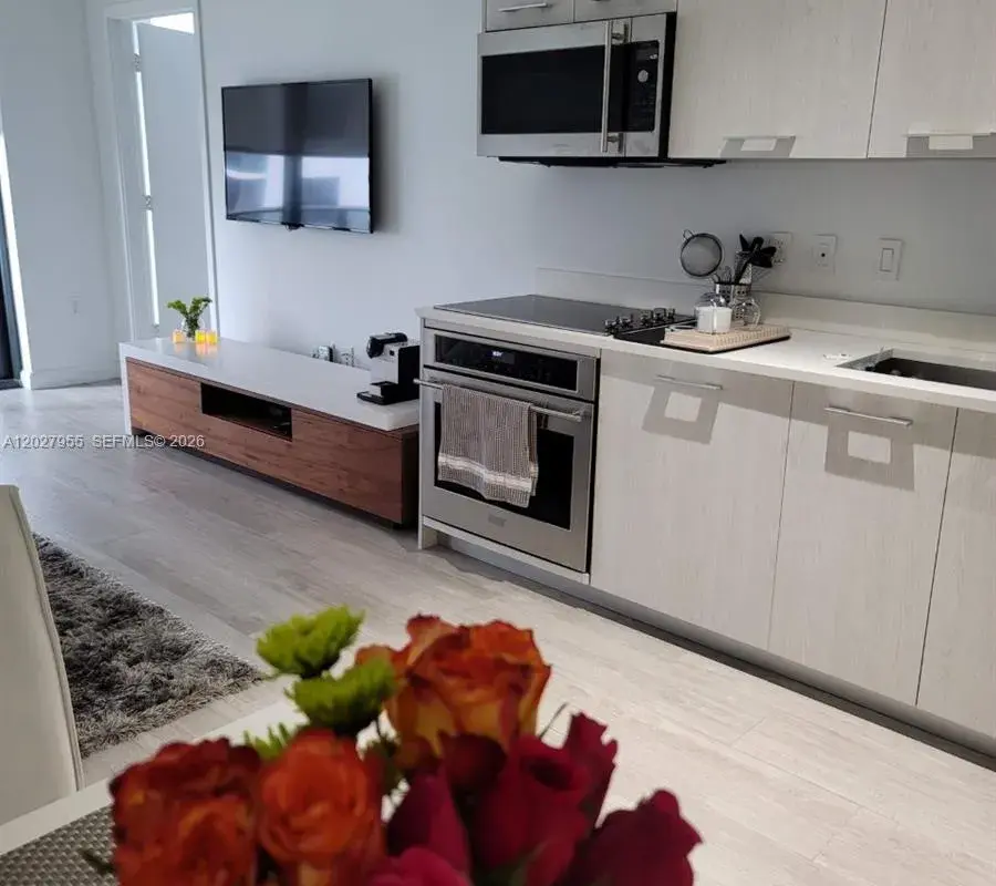 55 SW 9th St # 2709, Miami FL 33130
