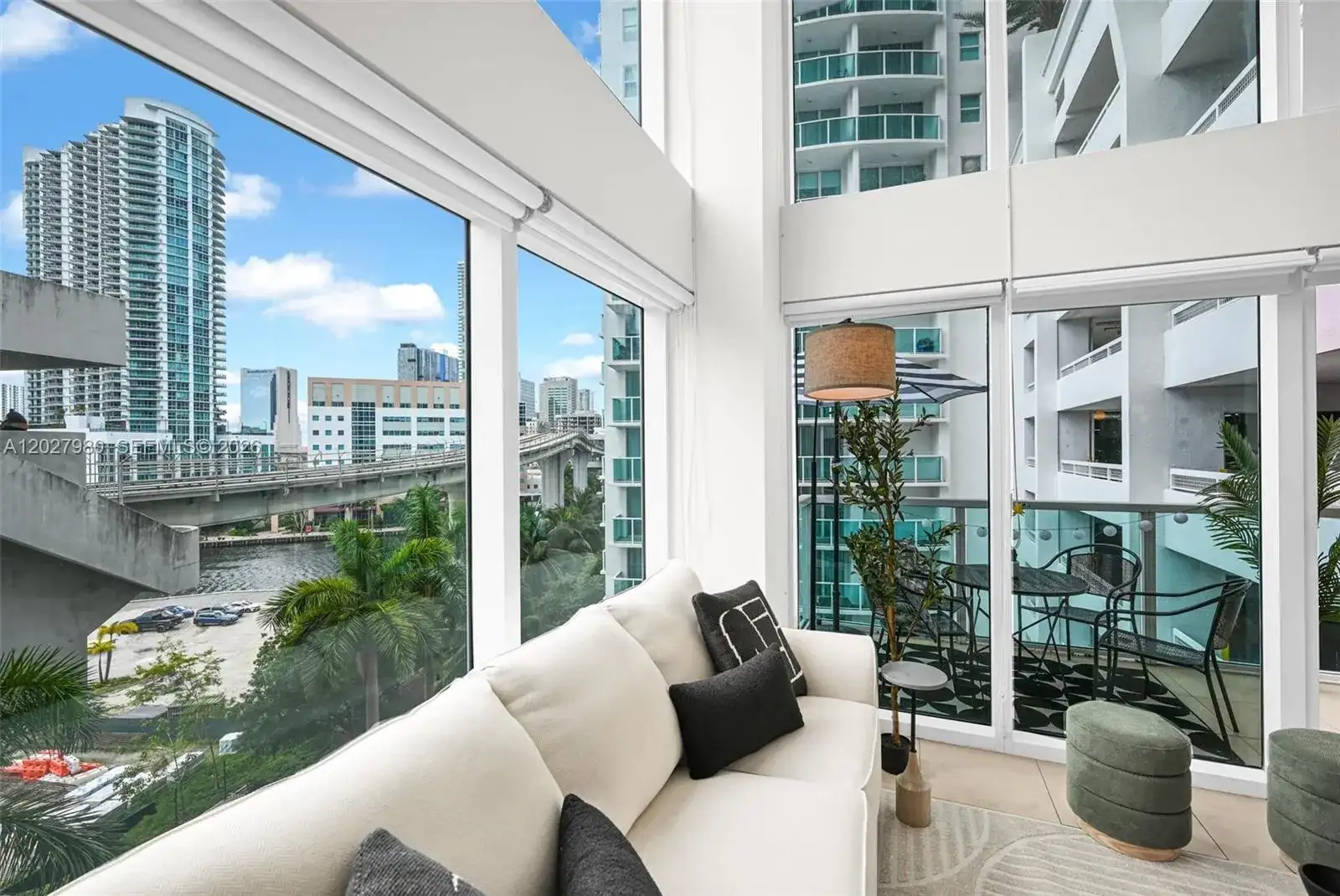 41 SE 5th St # 517, Miami FL 33131 photo 3