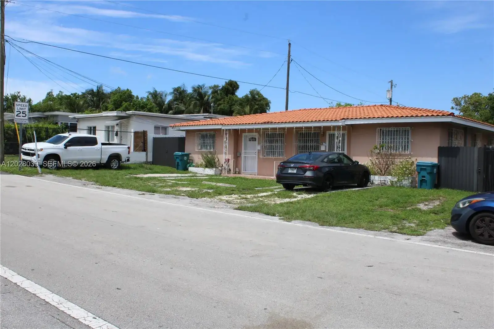 1040 NW 23rd Ct, Miami FL 33125 photo 2