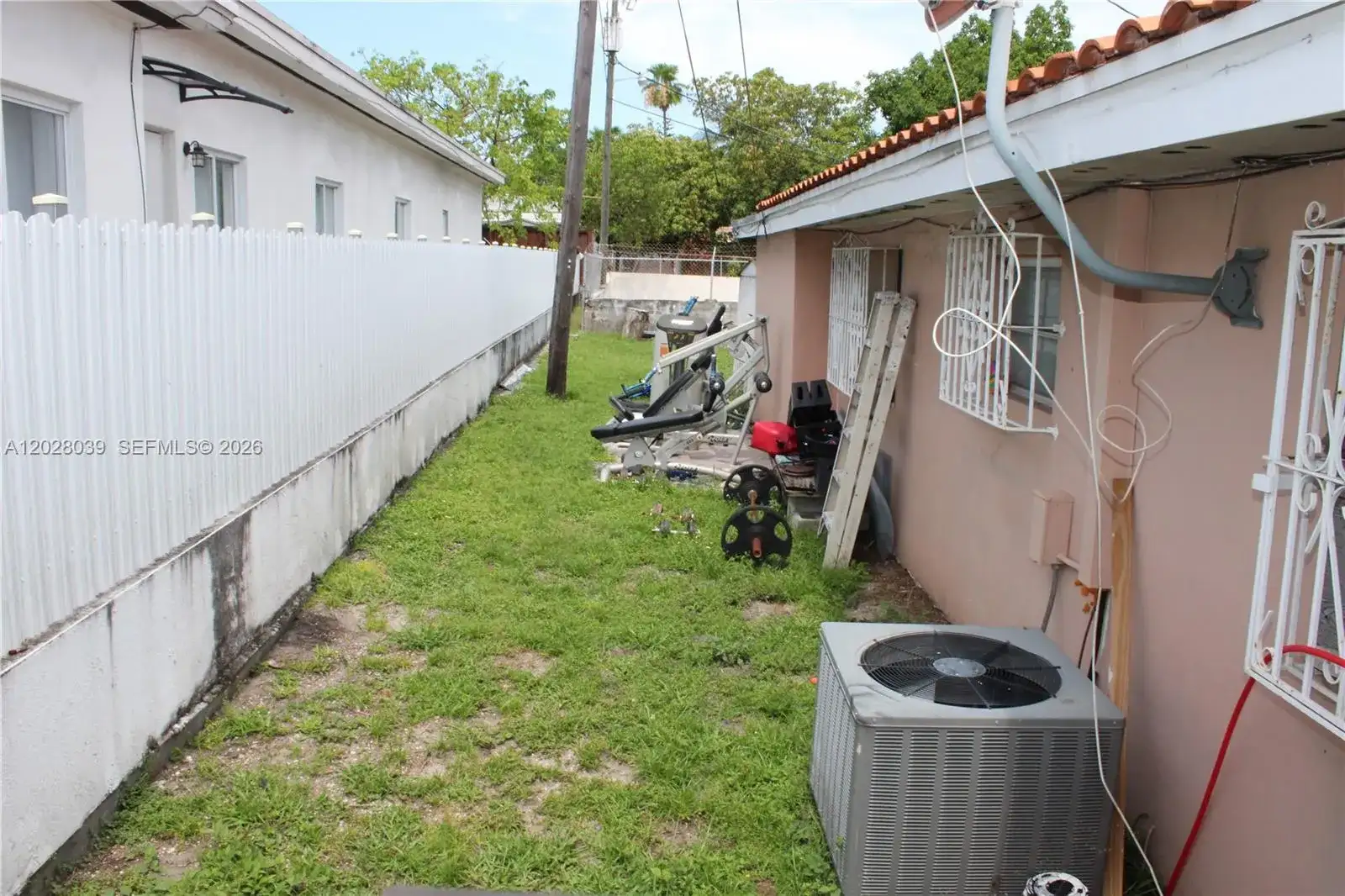 1040 NW 23rd Ct, Miami FL 33125 photo 3