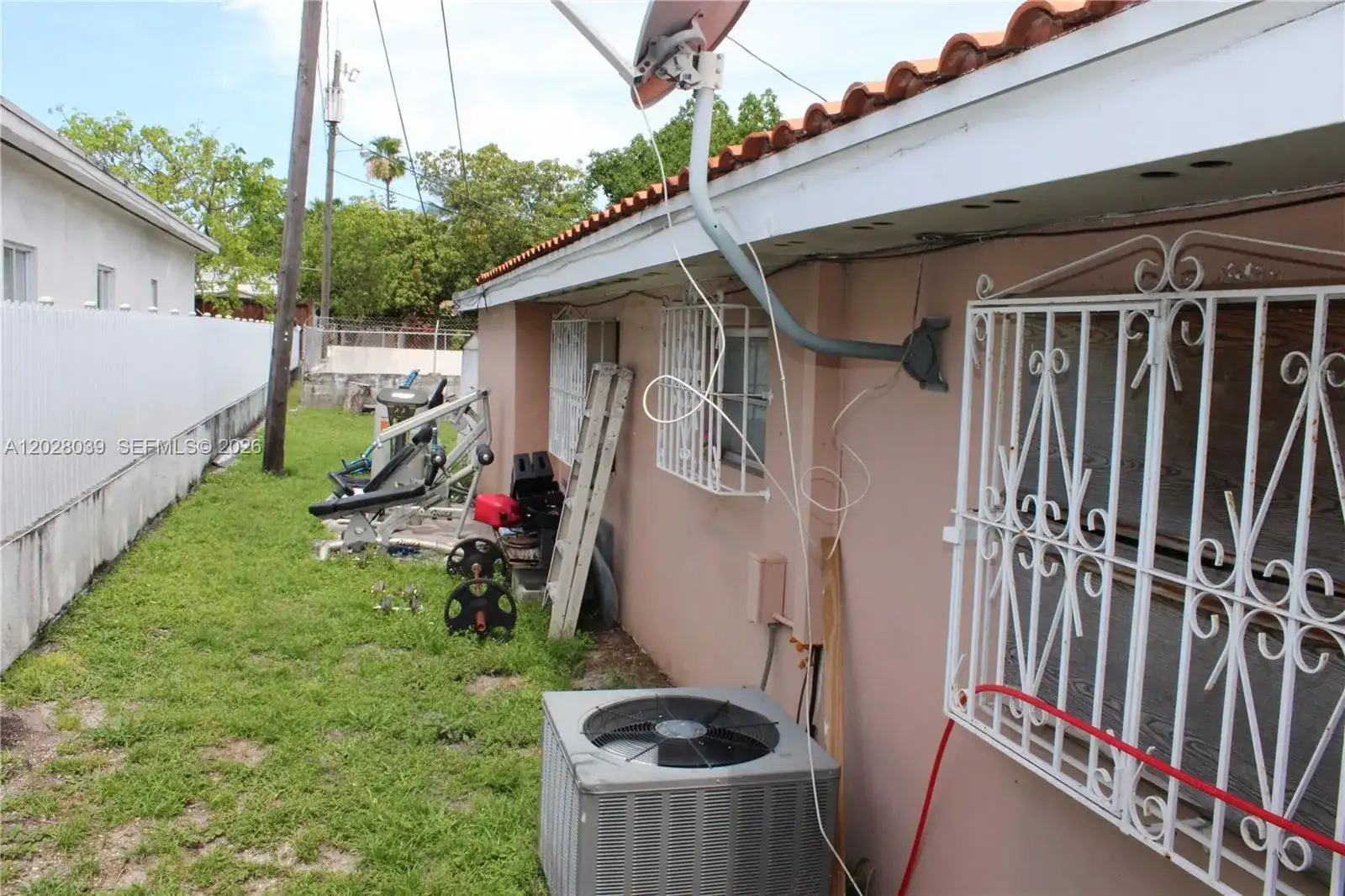 1040 NW 23rd Ct, Miami FL 33125 photo 4