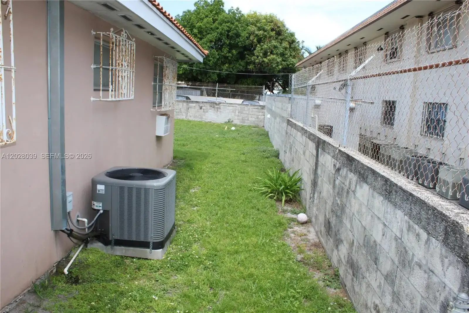 1040 NW 23rd Ct, Miami FL 33125 photo 5