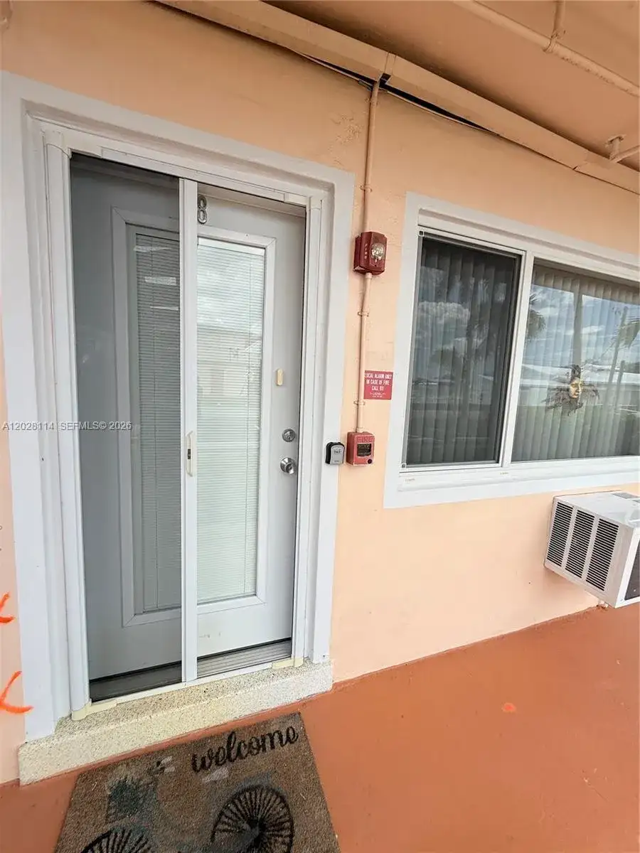 725 SW 11 Ave # F8, Hallandale Beach FL 33009 photo 3