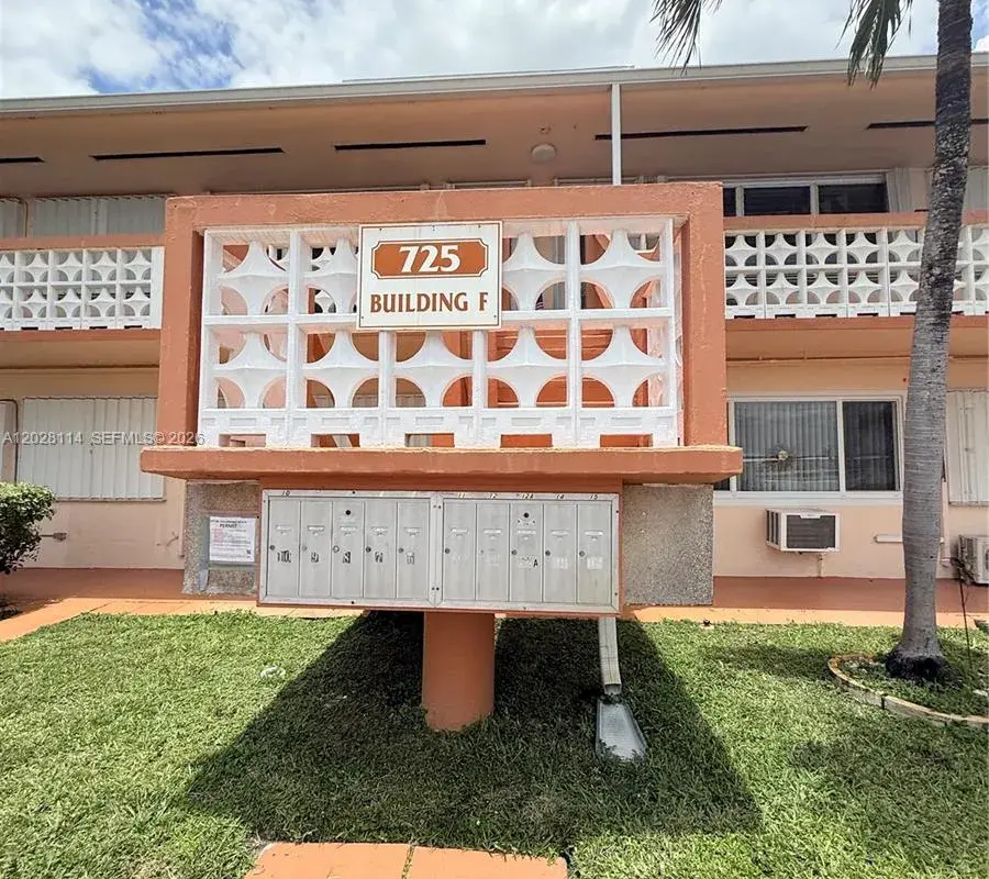 725 SW 11 Ave # F8, Hallandale Beach FL 33009
