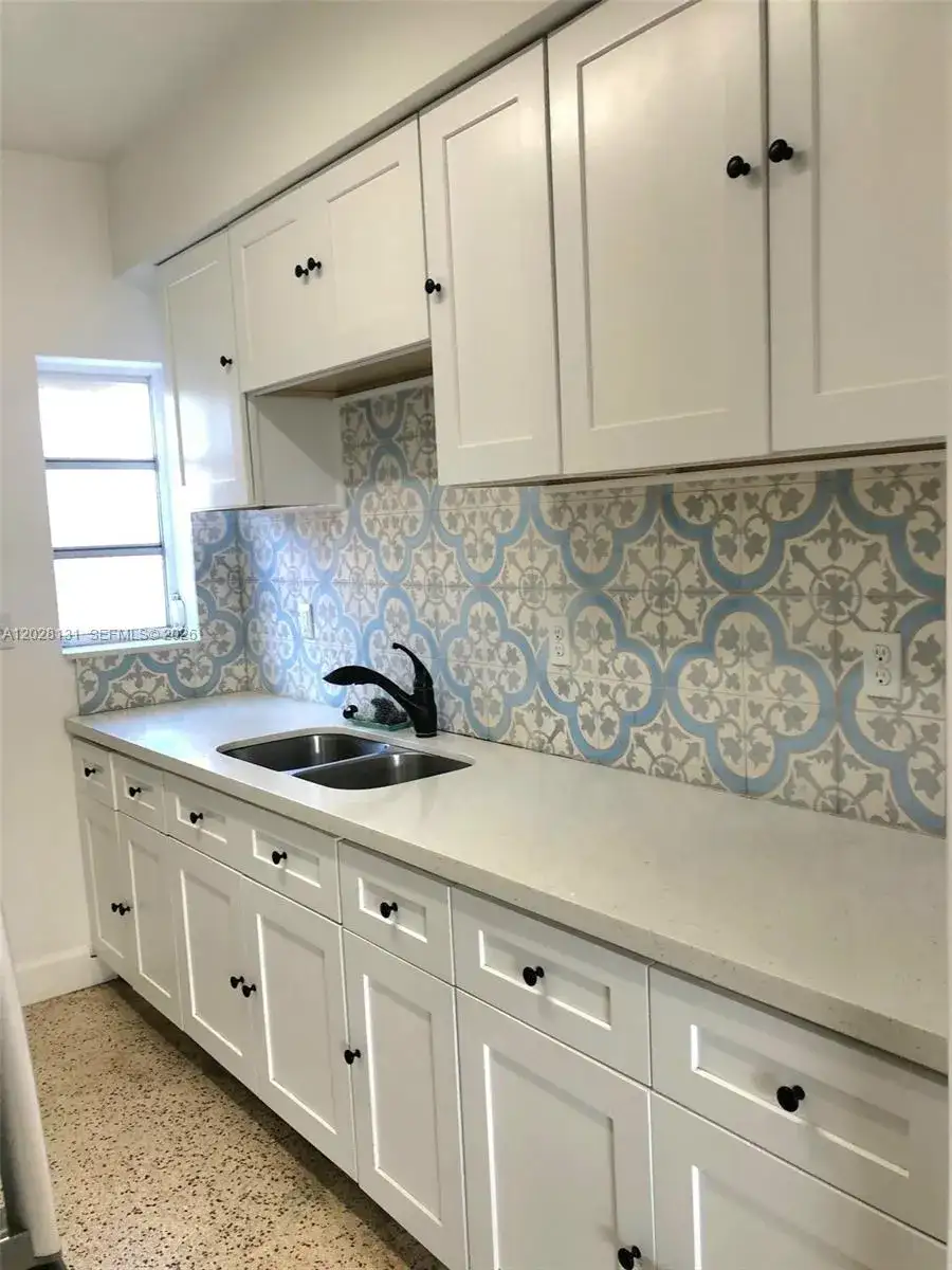 7135 Rue Granville # 4, Miami Beach FL 33141 photo 2