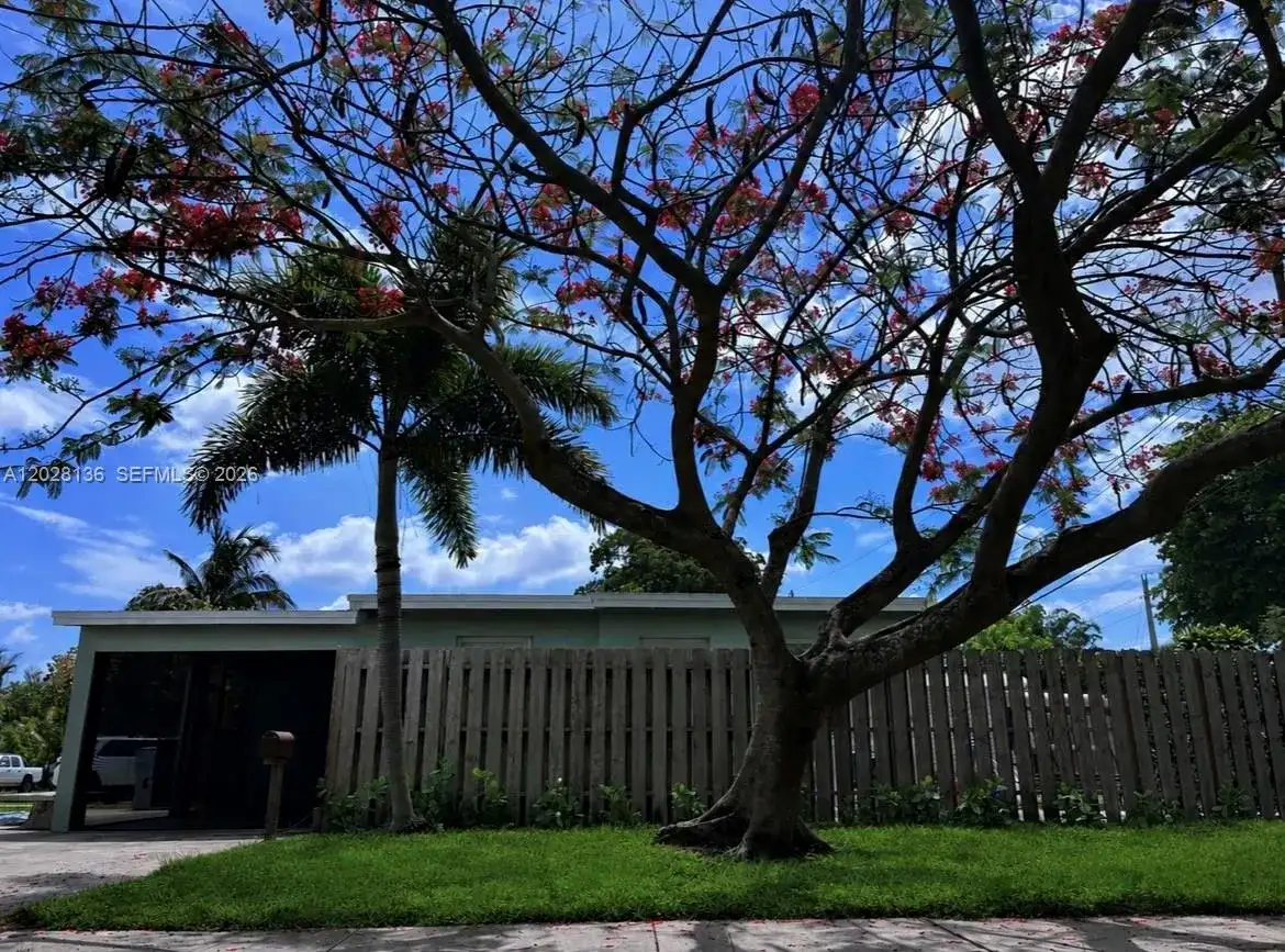 810 NE 3rd Ave, Pompano Beach FL 33060 photo 3