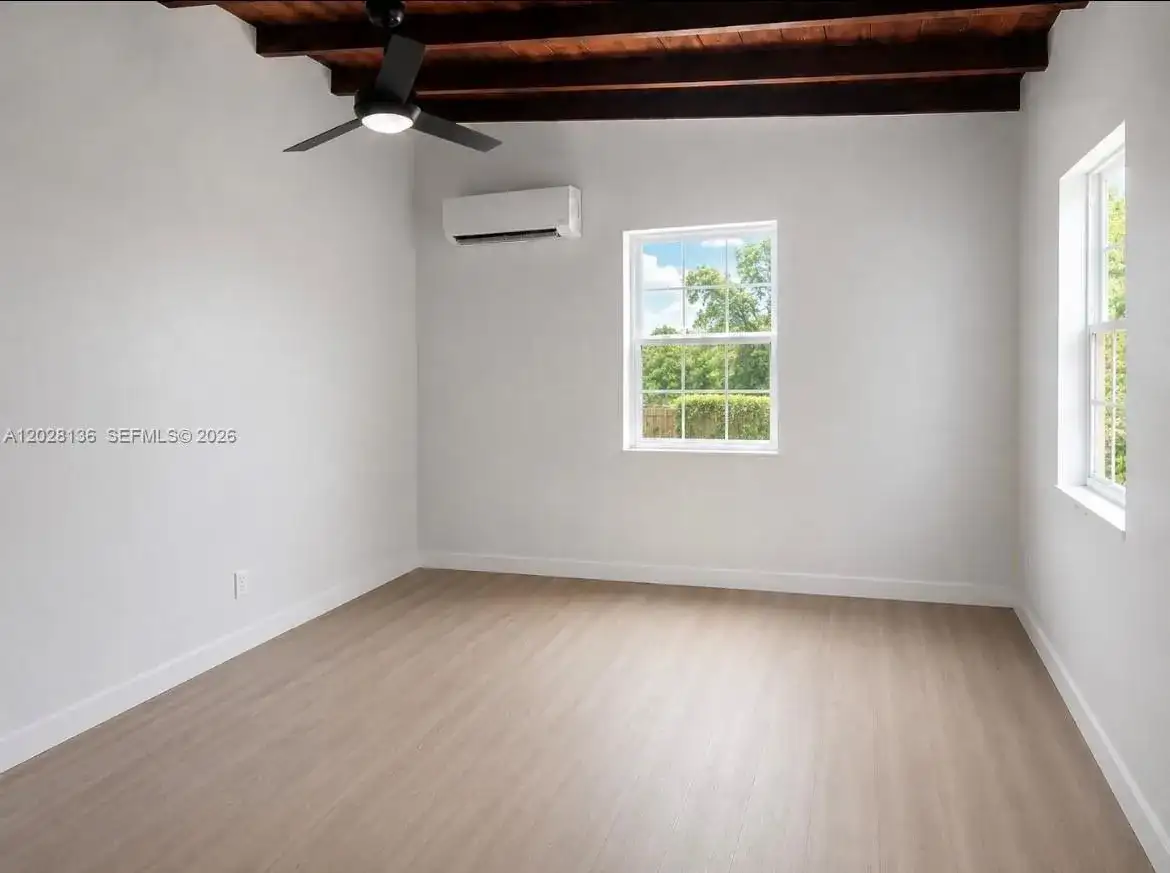810 NE 3rd Ave, Pompano Beach FL 33060 photo 4