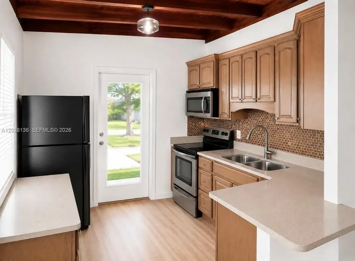 810 NE 3rd Ave, Pompano Beach FL 33060 photo 5