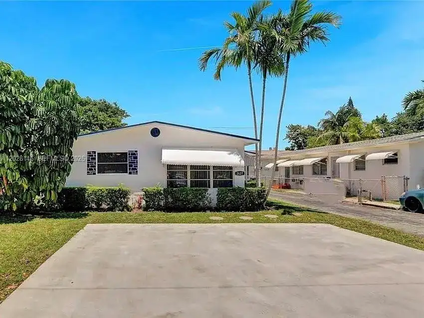 2627 Lincoln St, Hollywood FL 33020 photo 2