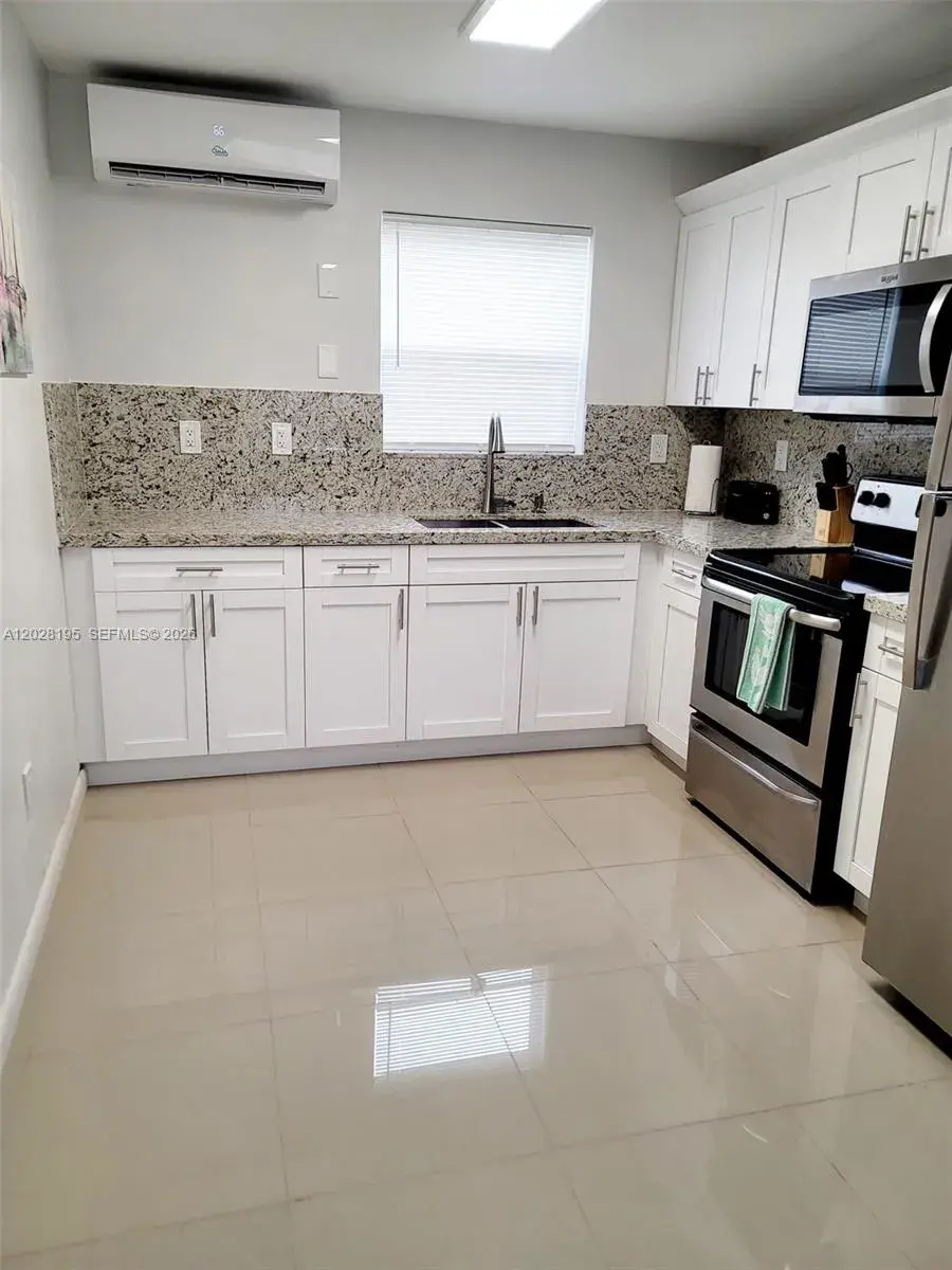 1723 Wiley St, Hollywood FL 33020