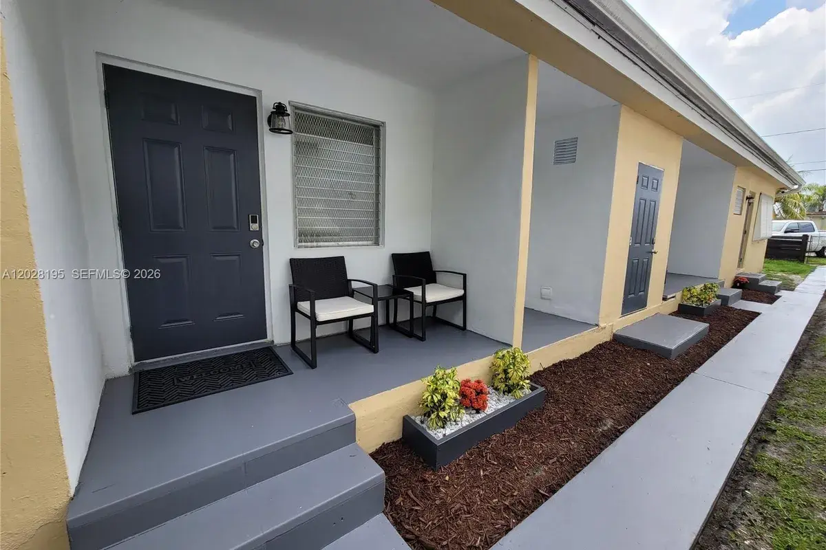 1723 Wiley St, Hollywood FL 33020