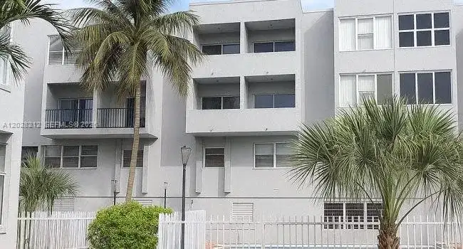 1555 W 44th Pl # 203, Hialeah FL 33012