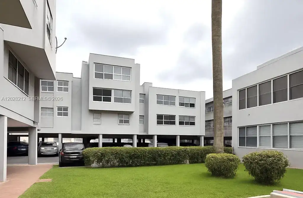1555 W 44th Pl # 203, Hialeah FL 33012 photo 3