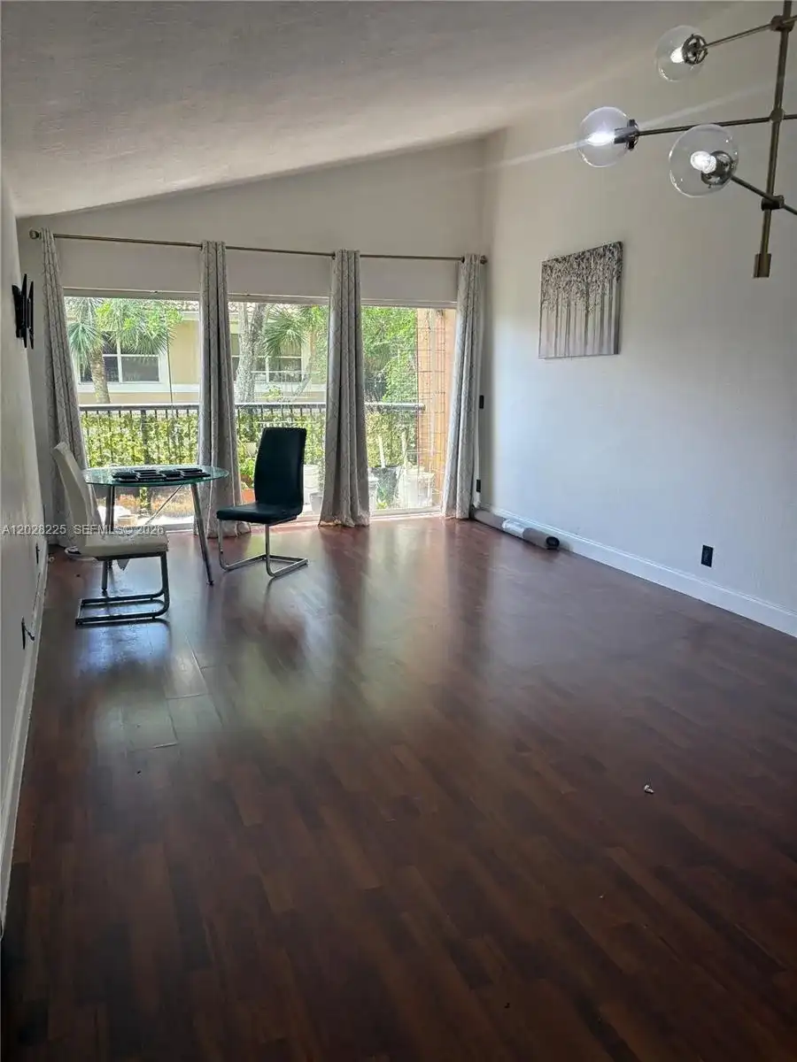 8761 Wiles Rd # 301, Coral Springs FL 33067