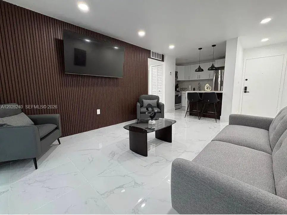 4265 NW south Tamiami Canal dr # 211, Miami FL 33126