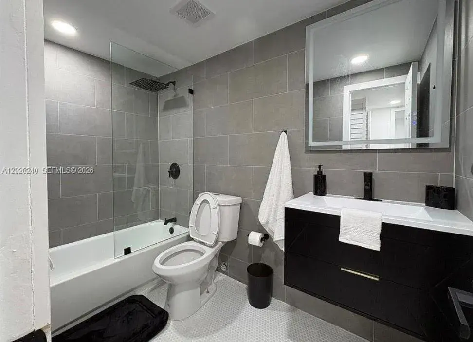 4265 NW south Tamiami Canal dr # 211, Miami FL 33126