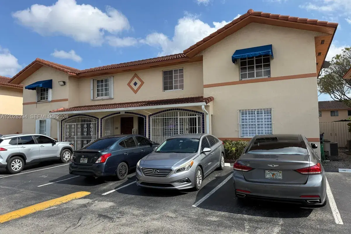 2212 W 74th St # 28, Hialeah FL 33016