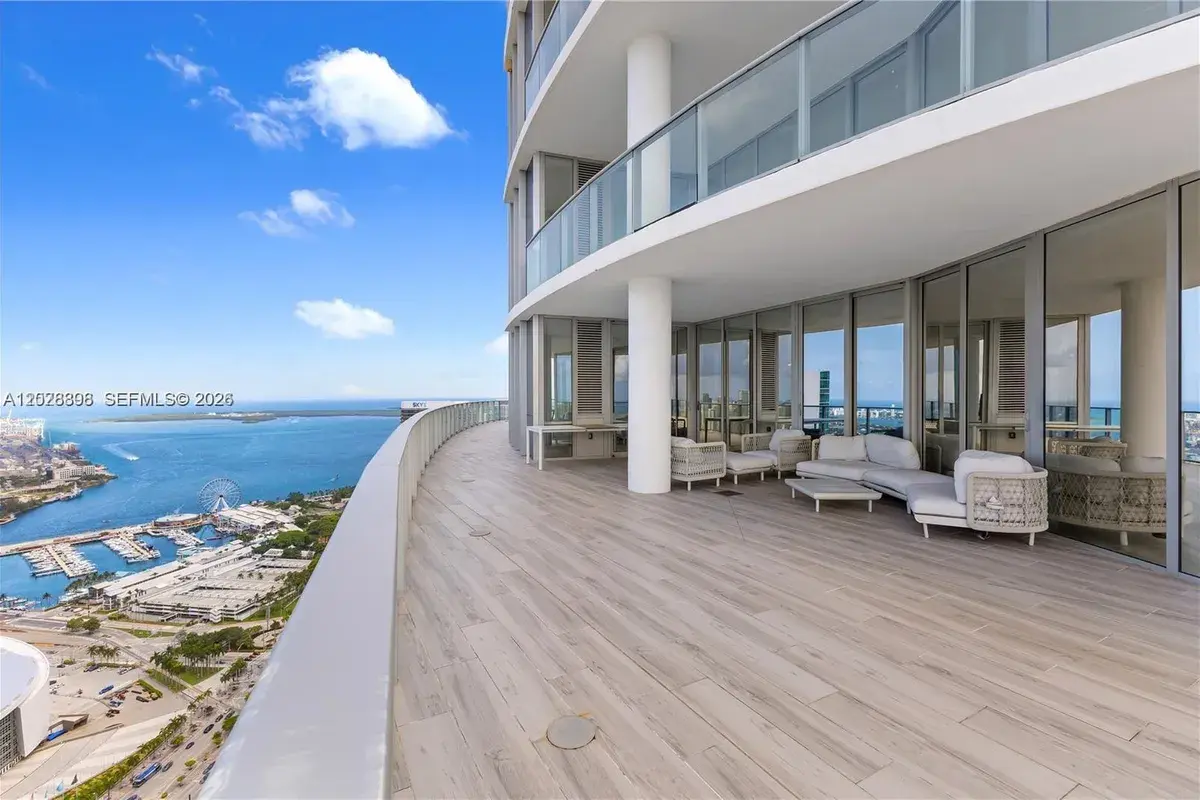 851 NE 1st Ave # 5201, Miami FL 33132