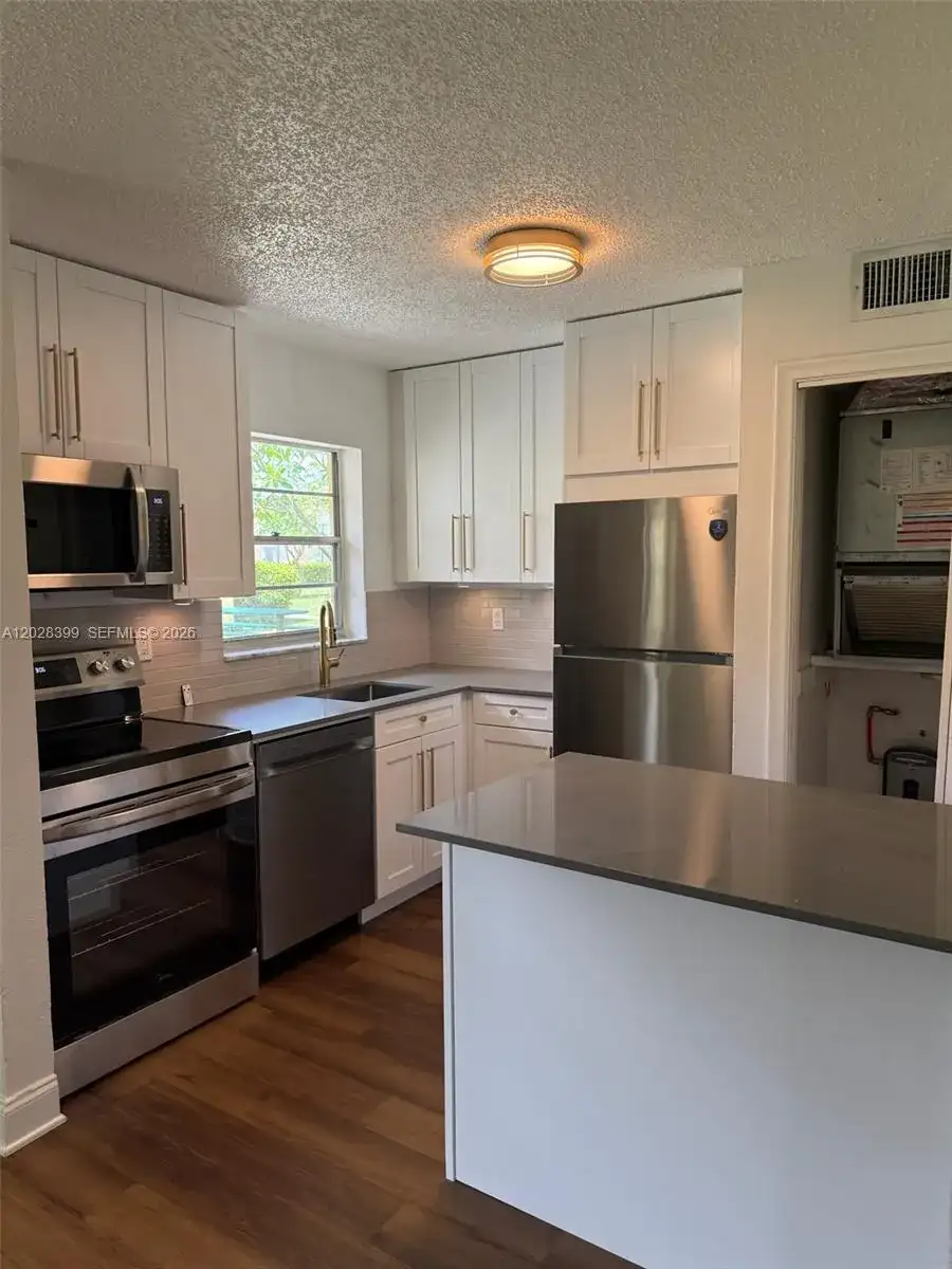 5168 NE 6th Ave # 416, Oakland Park FL 33334 photo 4