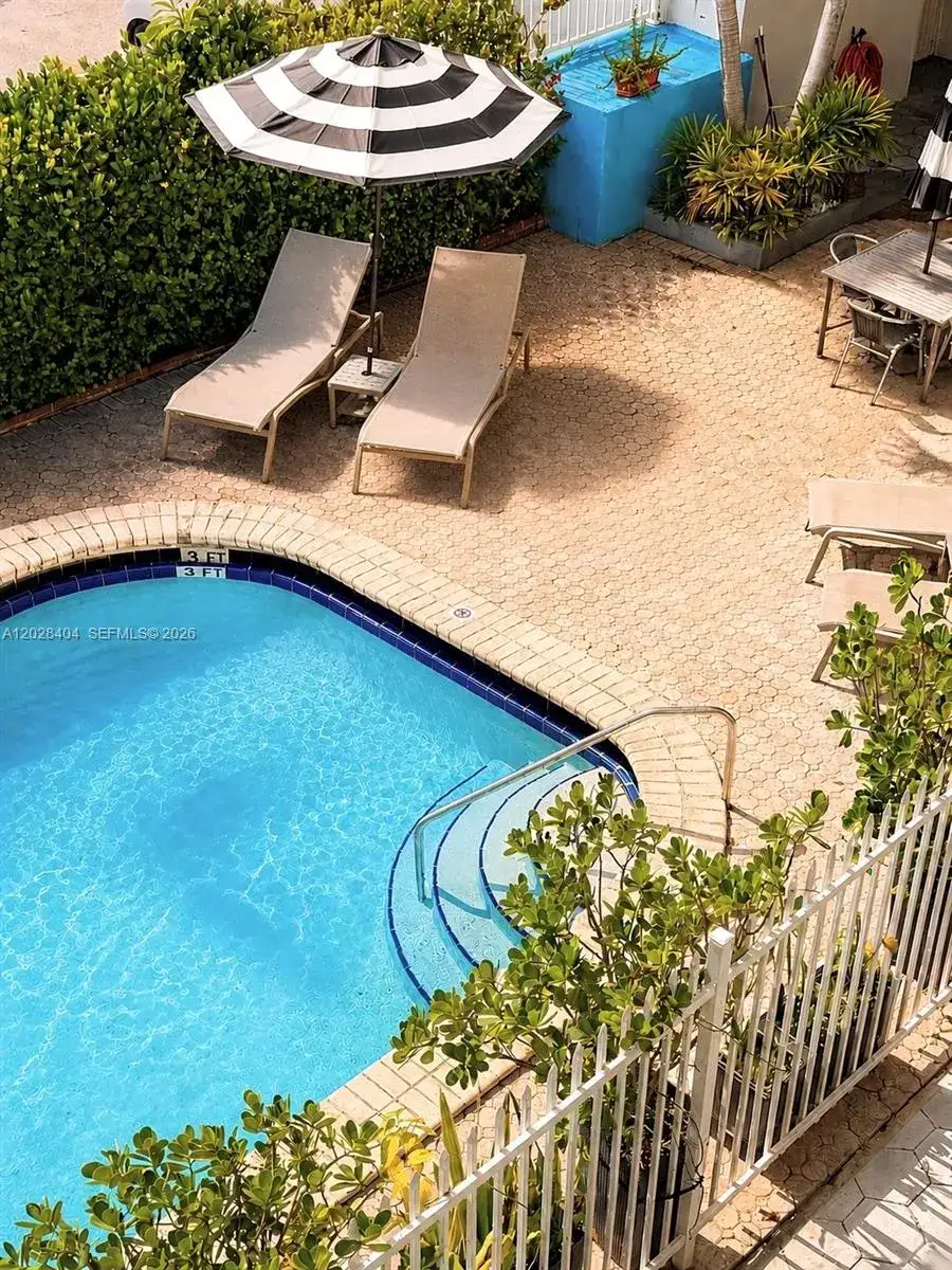 1 bedroom 1 bath Residential for sale at 1400 Lincoln Rd # 301, Miami Beach FL 33139