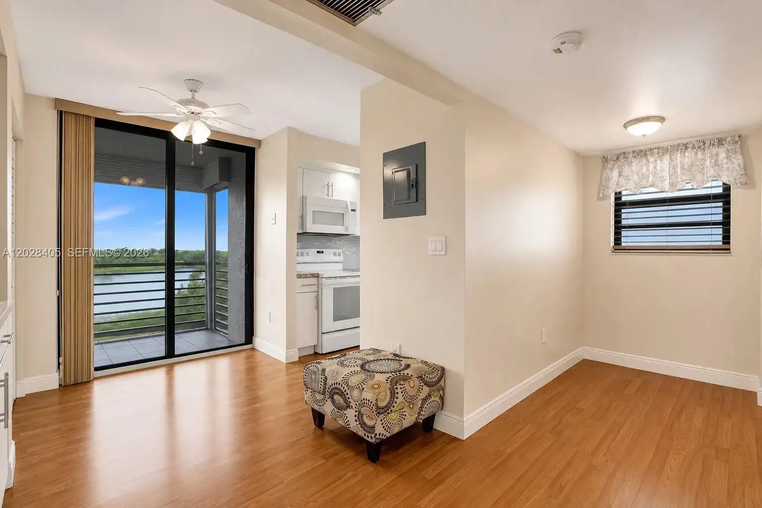 901 Colony Point Cir # 501, Pembroke Pines FL 33026 photo 3