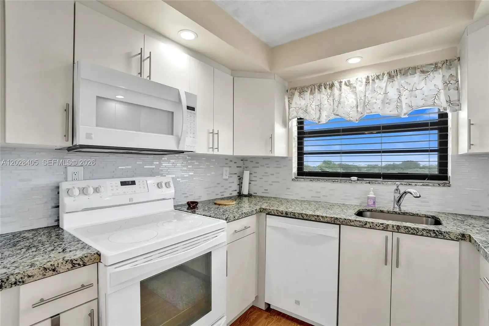 901 Colony Point Cir # 501, Pembroke Pines FL 33026 photo 4