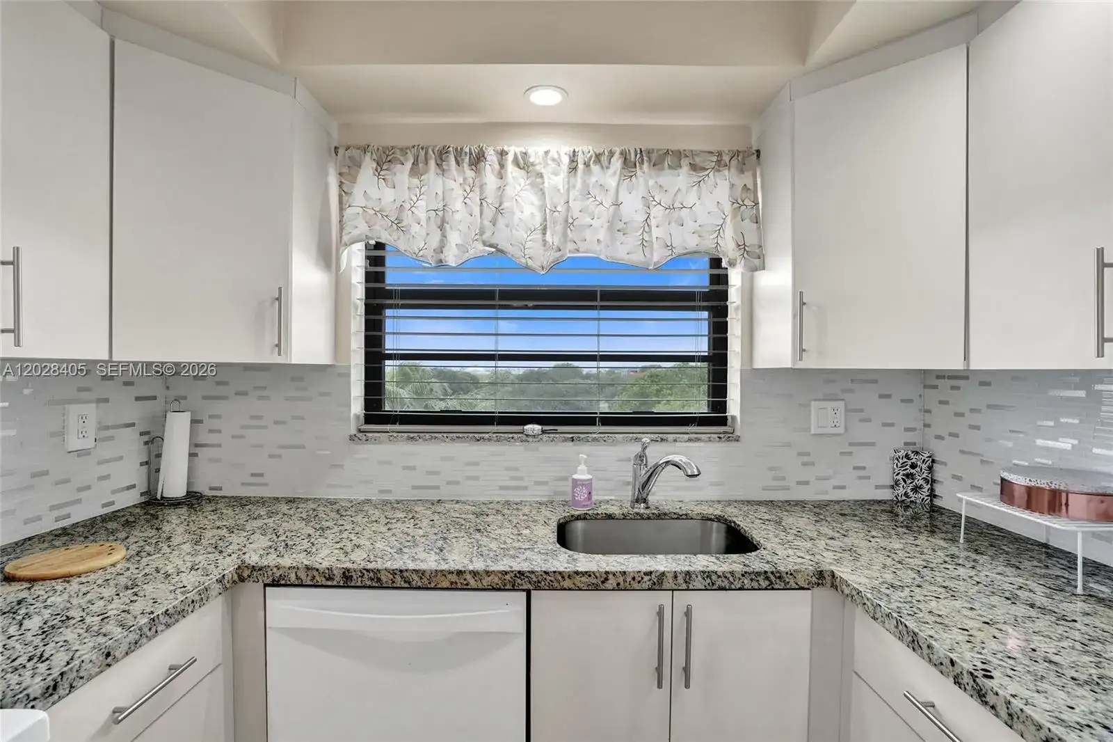 901 Colony Point Cir # 501, Pembroke Pines FL 33026 photo 5