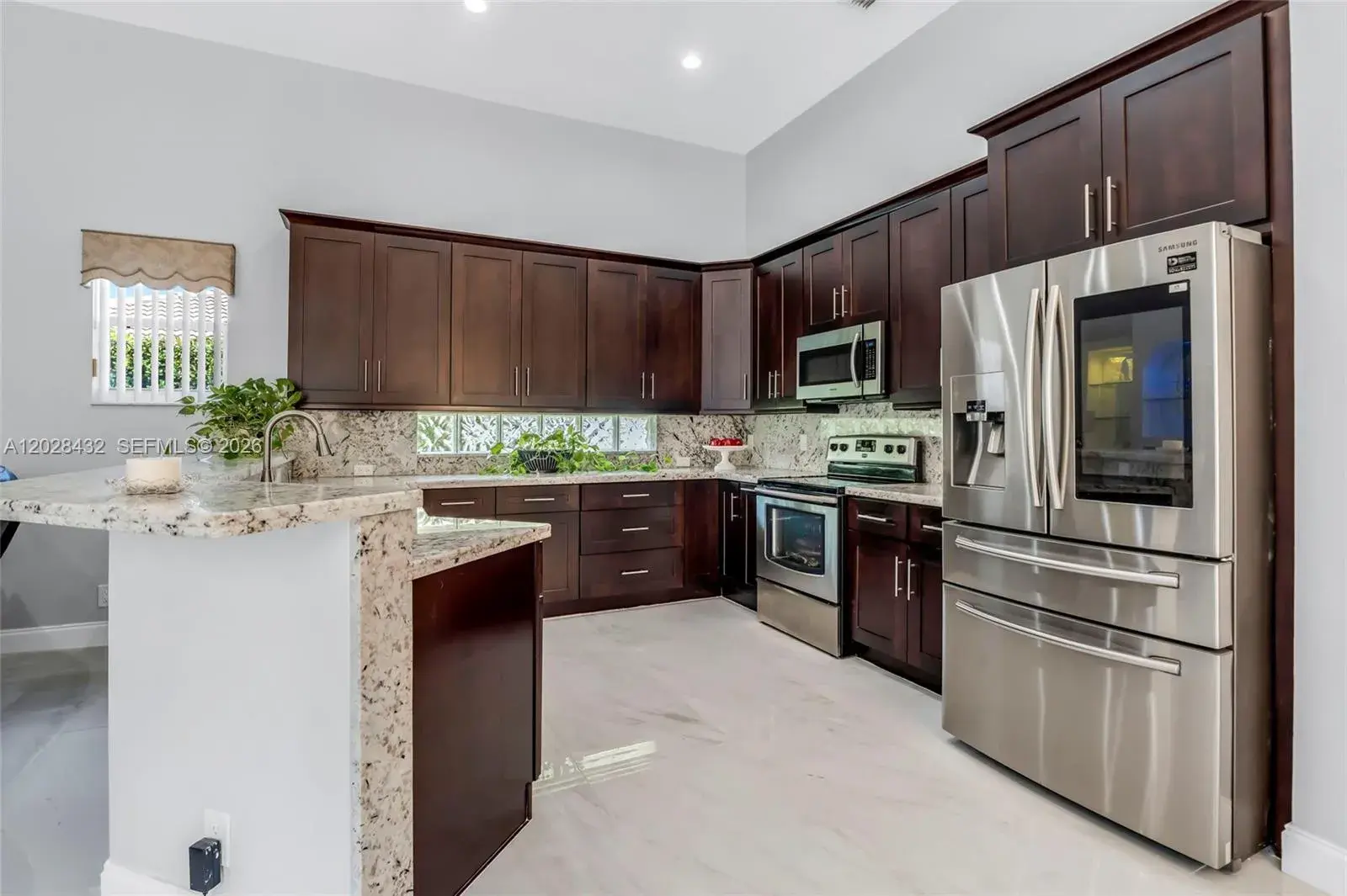 3852 Oak Ridge Cir, Weston FL 33331