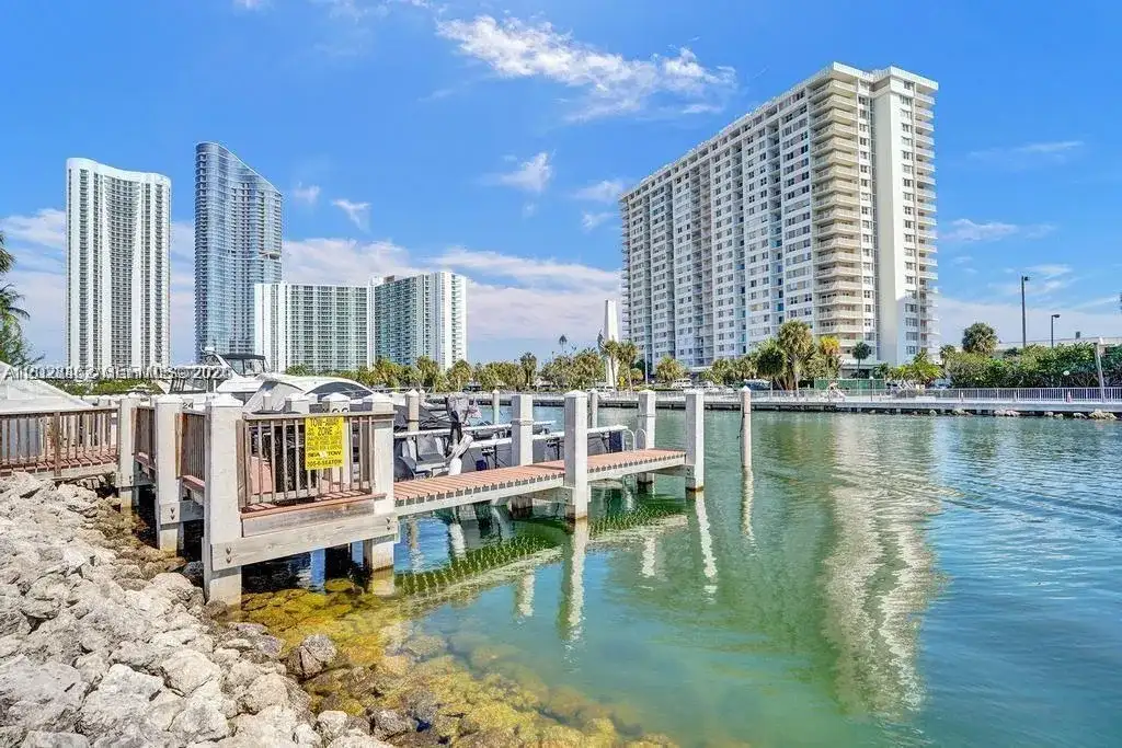 400 Kings Point Dr # 104, Sunny Isles Beach FL 33160 photo 3