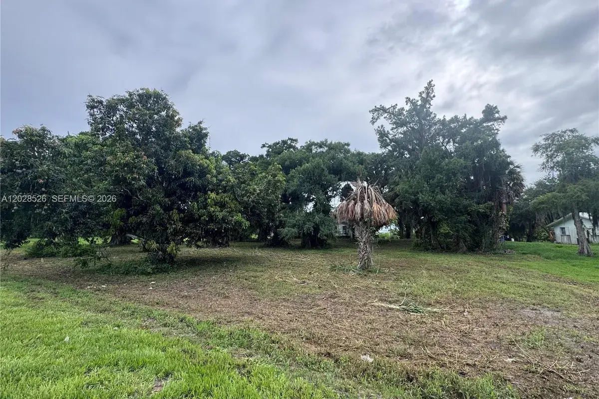 19121 SW Conners Hwy, Port Mayaca FL 33438