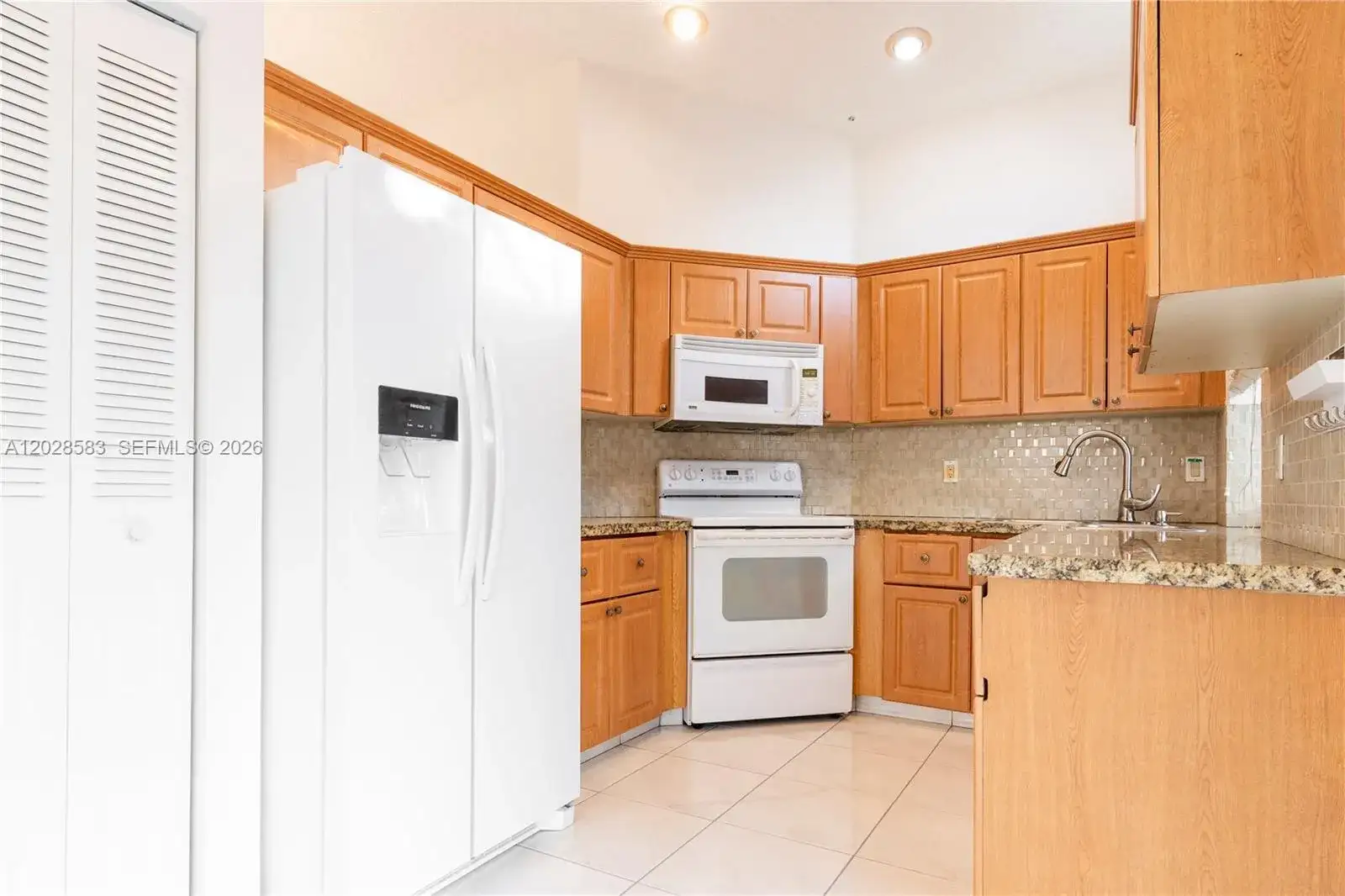 1341 Seagrape Cir, Weston FL 33326 photo 5