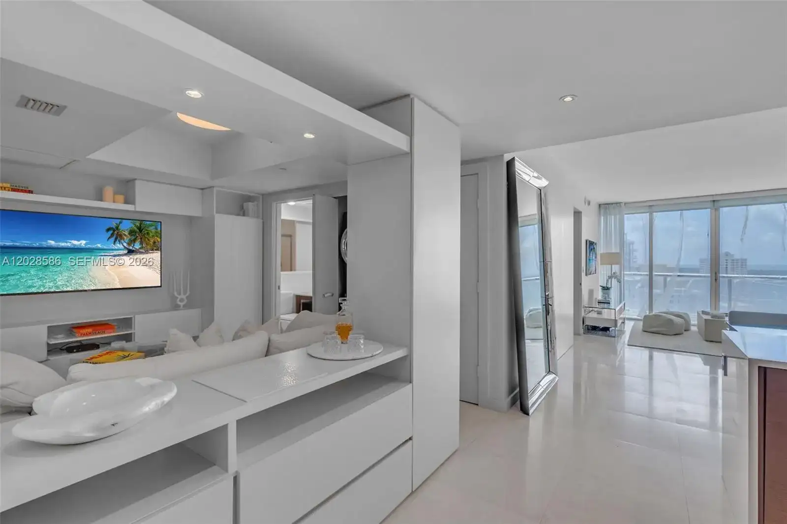 465 Brickell Ave # 2703, Miami FL 33131 photo 2