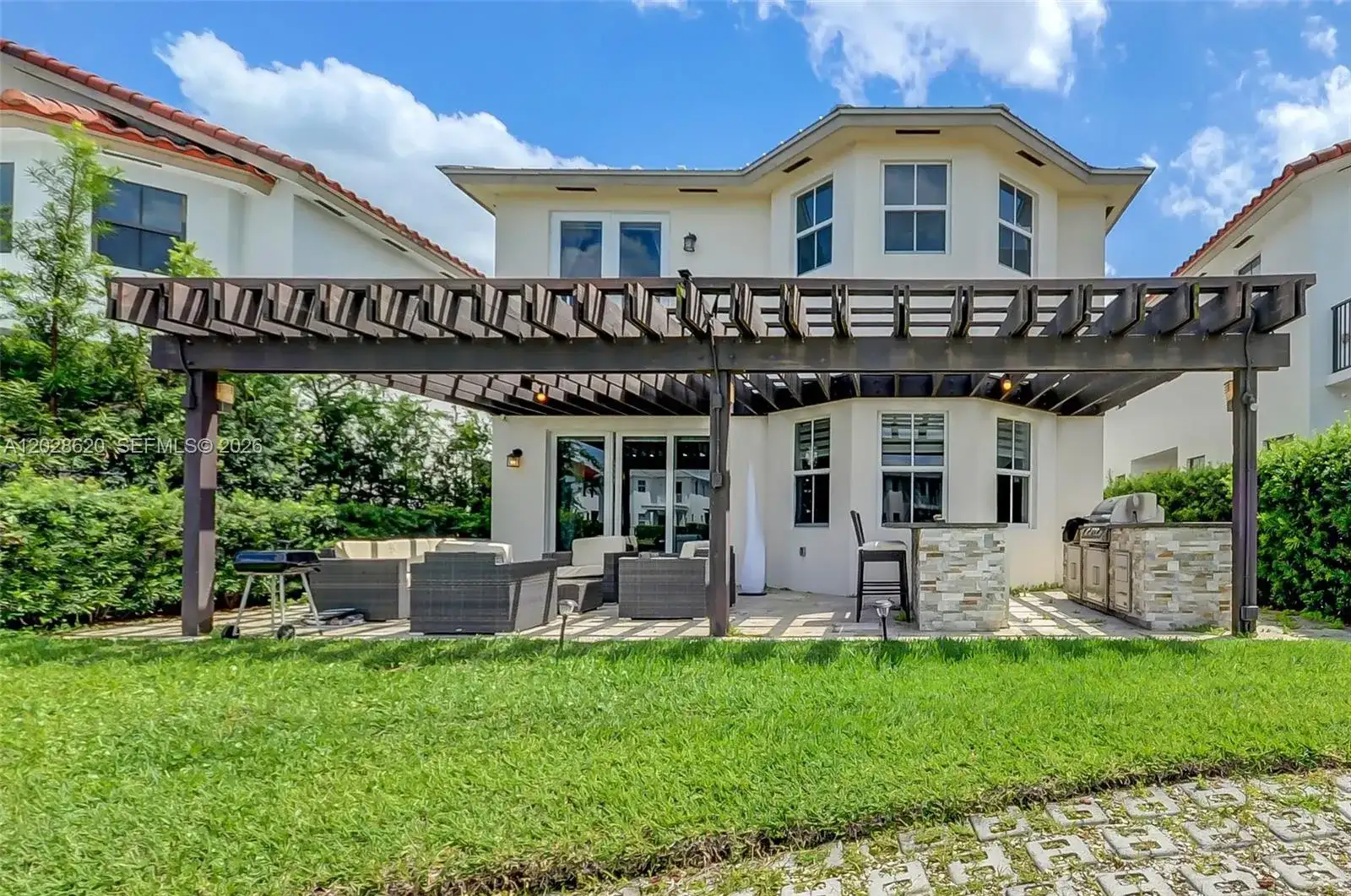 10555 NW 69th Ter, Doral FL 33178 photo 5