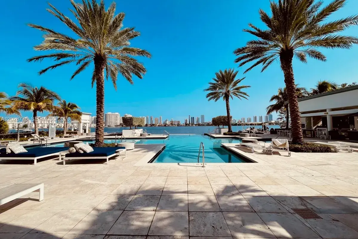 17111 Biscayne Blvd # 208, North Miami Beach FL 33160