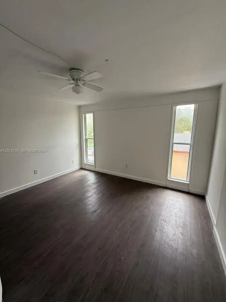 14310 NE 5th Pl, Miami FL 33161 photo 4