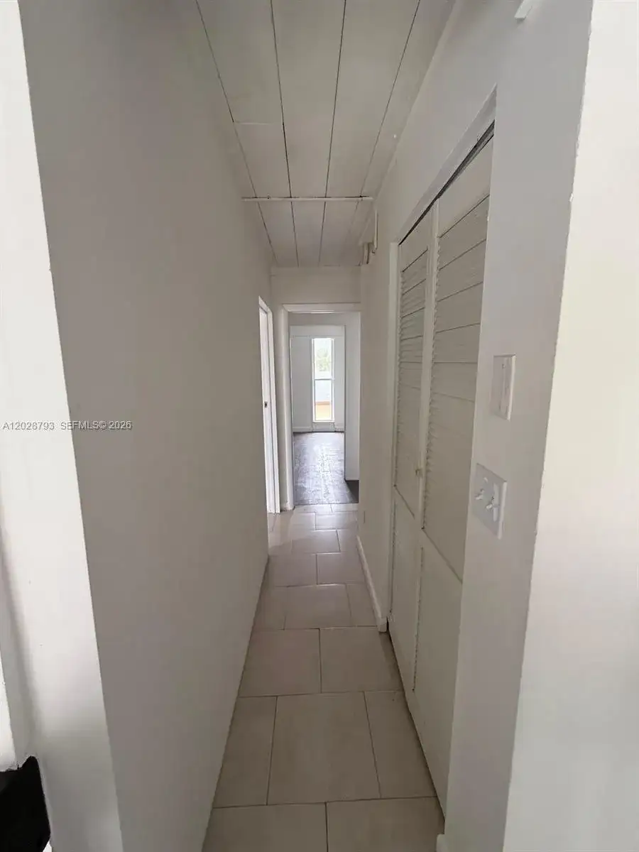 14310 NE 5th Pl, Miami FL 33161 photo 5