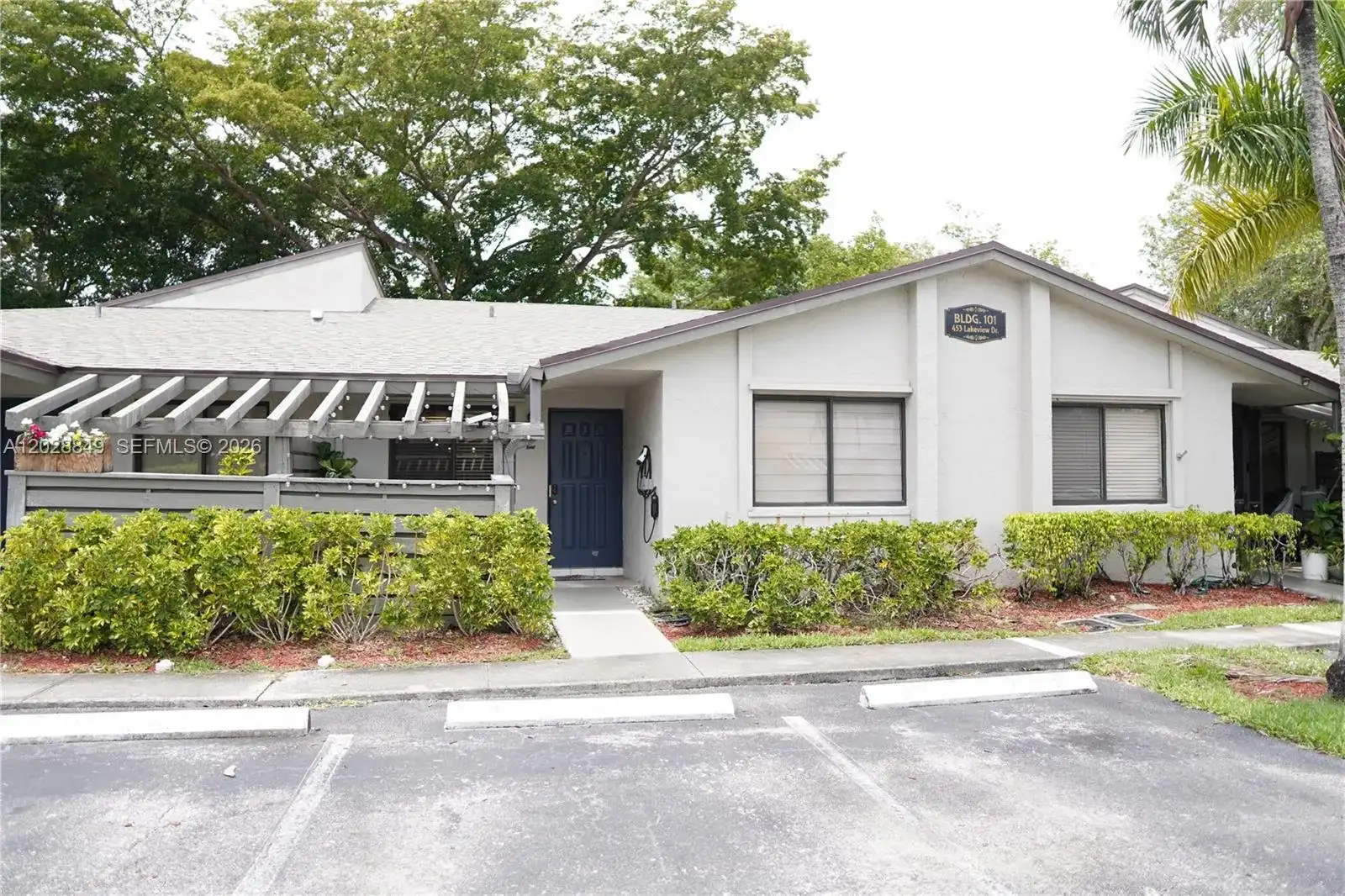 453 Lakeview Dr # 2, Weston FL 33326
