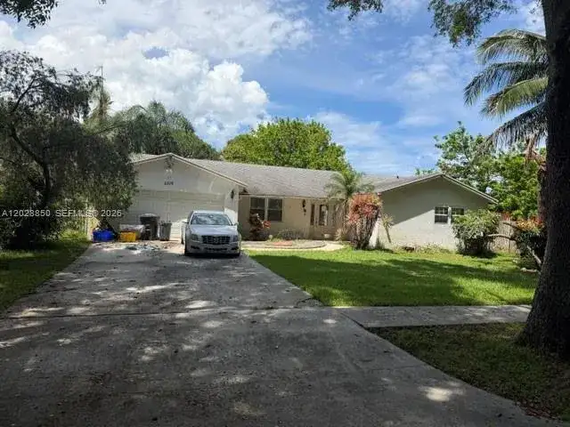 2015 Pinehurst Dr, West Palm Beach FL 33407 photo 2